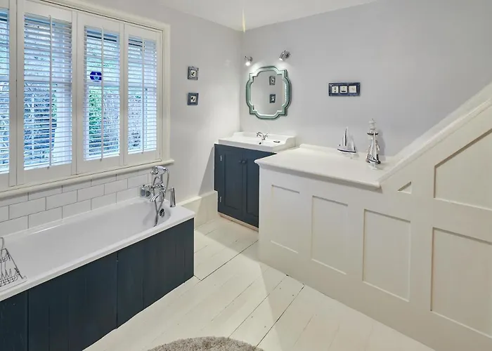 Host & - 1 Coastguard * Scarborough