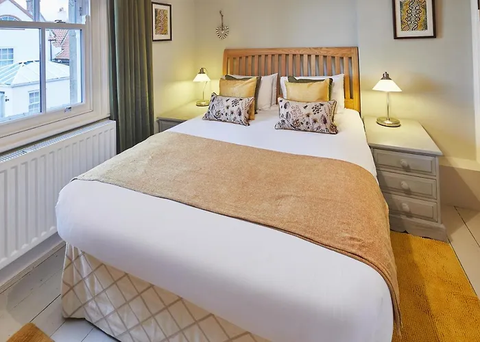 Host & - 1 Coastguard * Scarborough